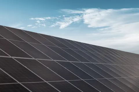 Pressmeddelande: Svea Solar förvärvar två solparker i Mellansverige