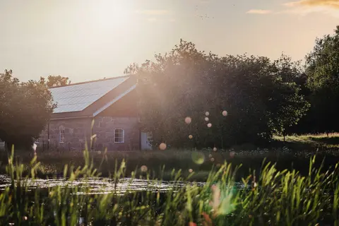 Solen driver drömmen om en klimatneutral öl