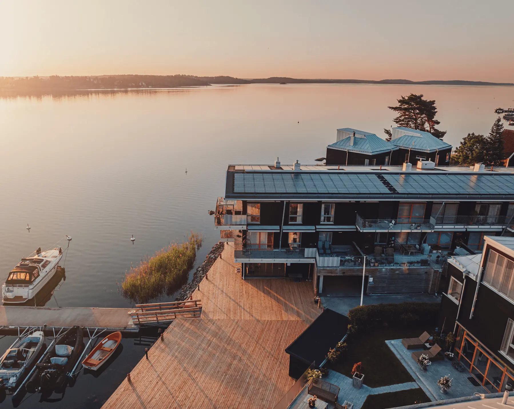 Hus med solceller. Tyresö - svea solar