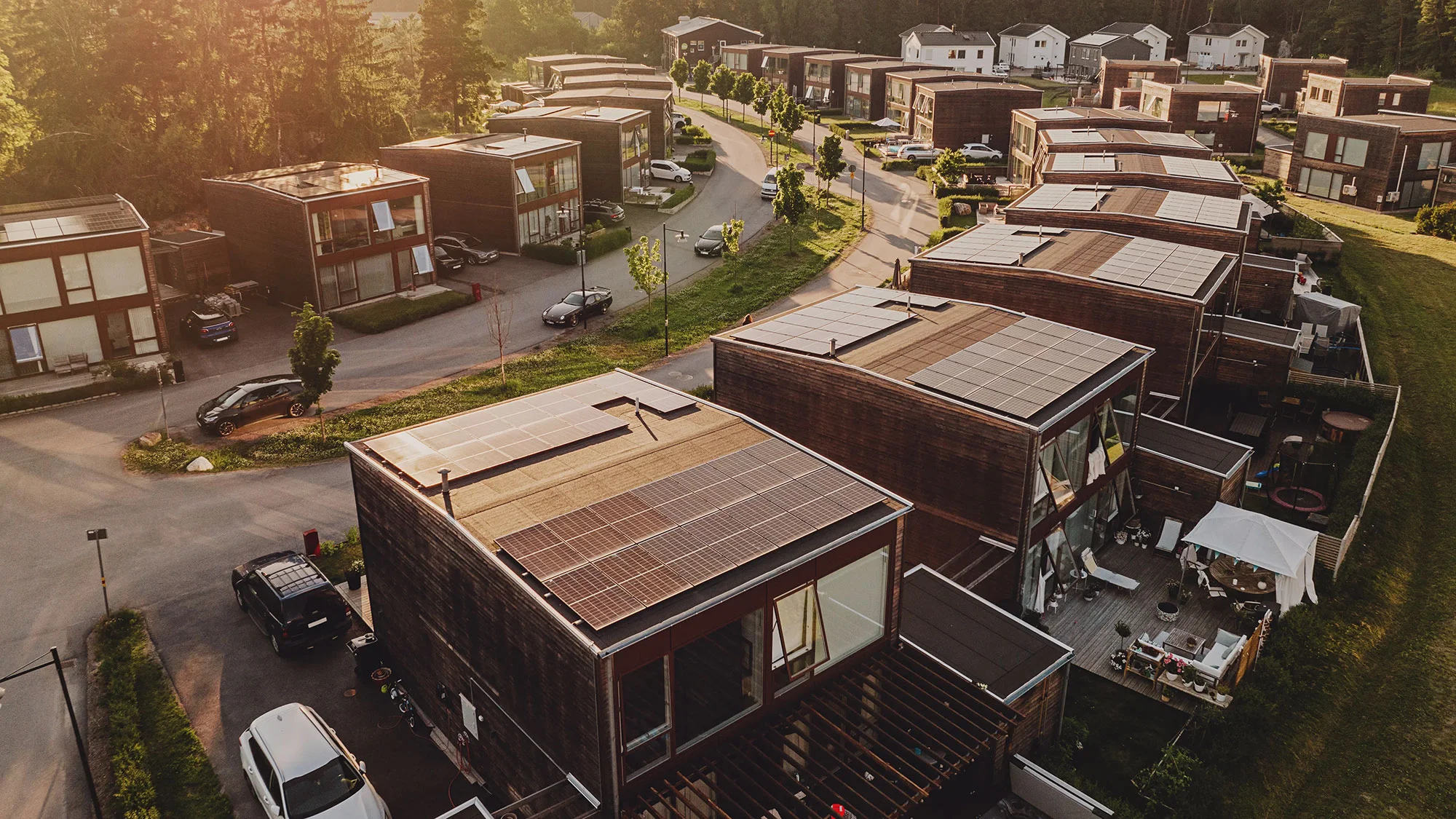 Radhusområde med solpaneler