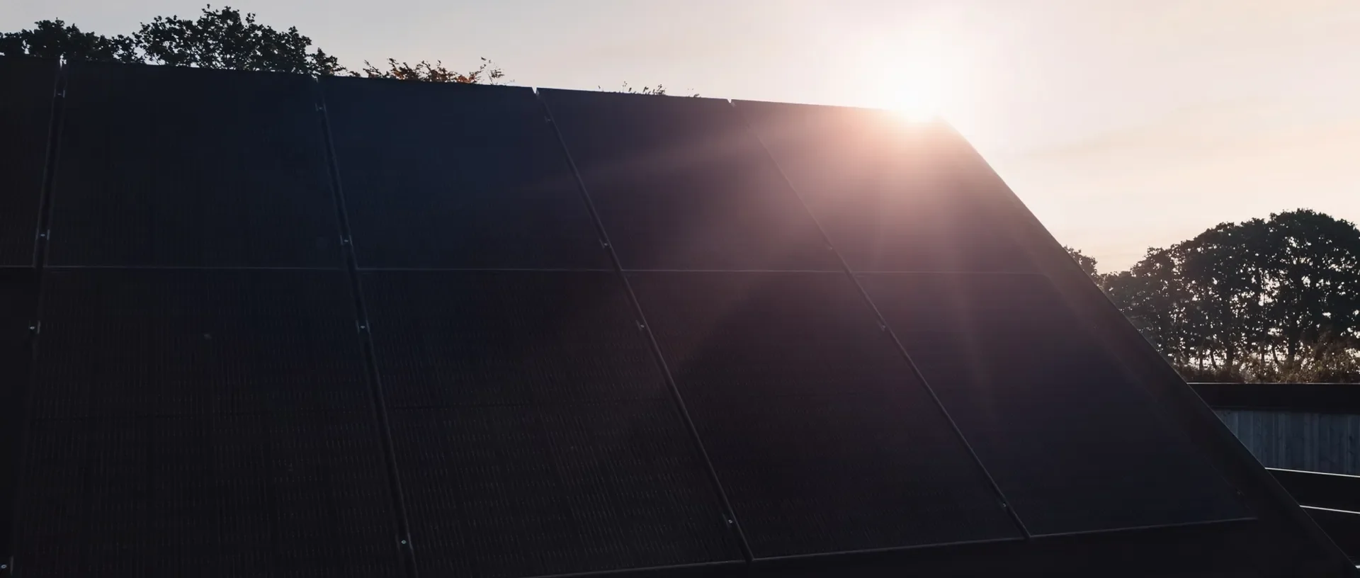 Sol detrás del techo